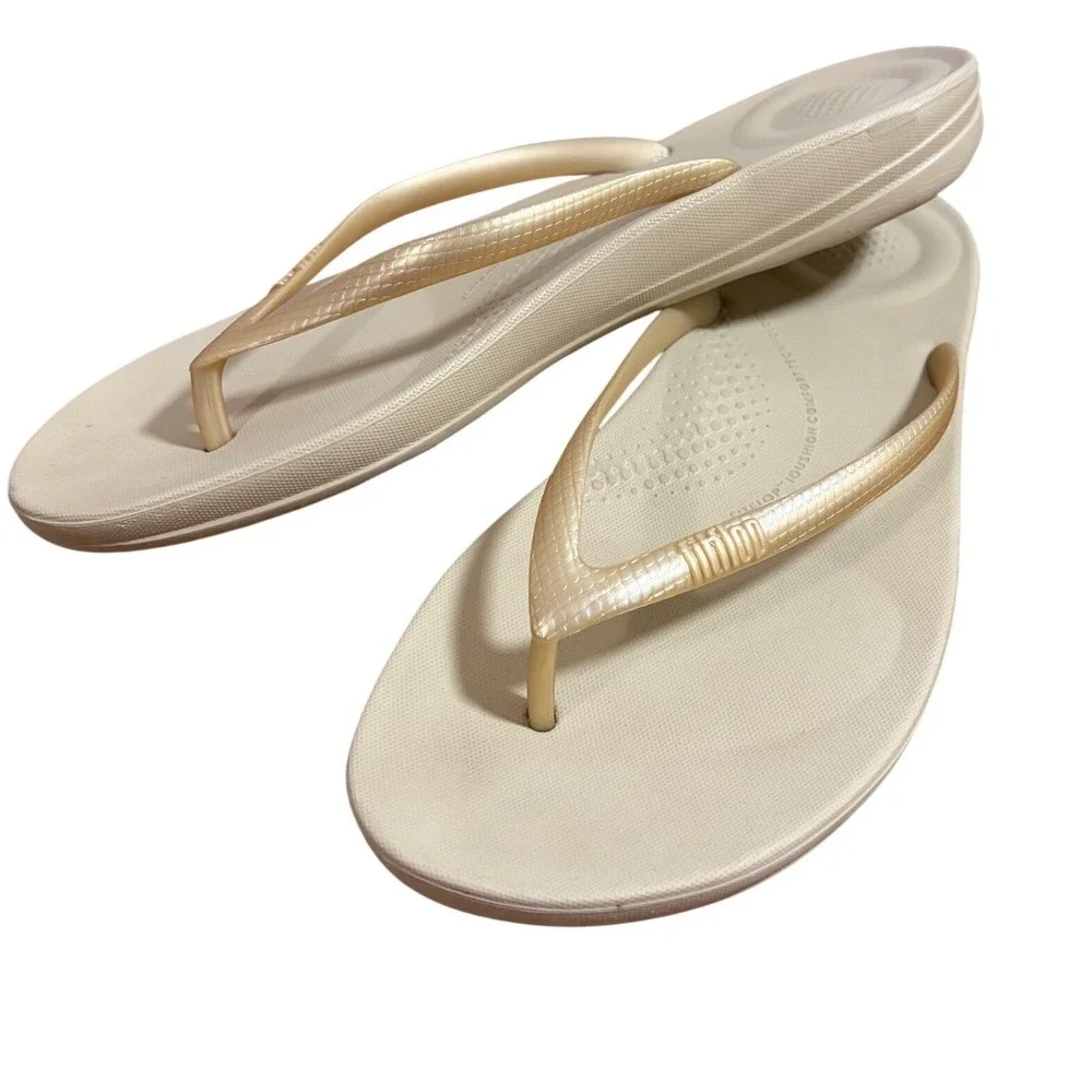 FitFlop IQUSHION Cream Gold Metallic Slim Thong Flip Flop Sandals 8.5 Ergonomic